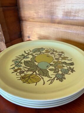 1970’s Alfred Meakin  "Green Apple" Set of 4 Plates